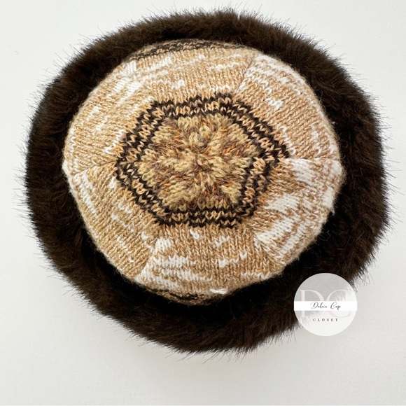 Winter hat and scarf with faux fur - Picture 5 of 11